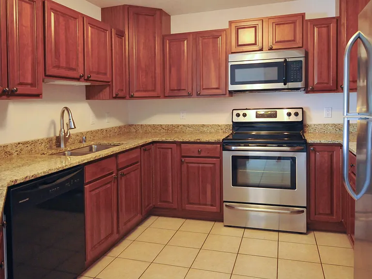 Yorktown Estates Apartments — Photo 30