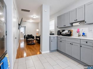 30 E 49th St, Bayonne, NJ 07002