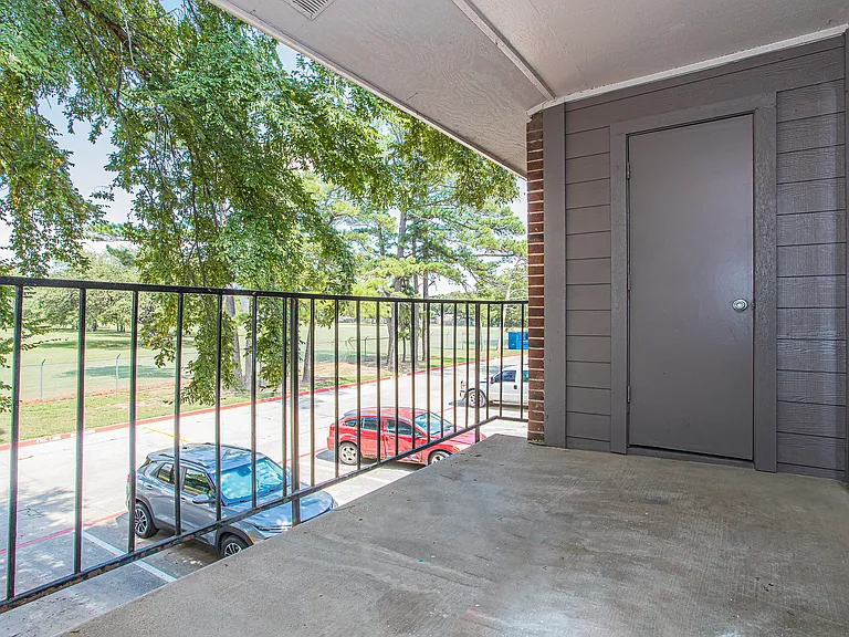 Oak Tree Village Balcony (3 bedroom 1313sq ft)