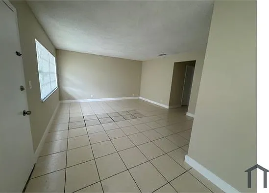 2 bed, 1100 sqft, $2,300 — Photo 4