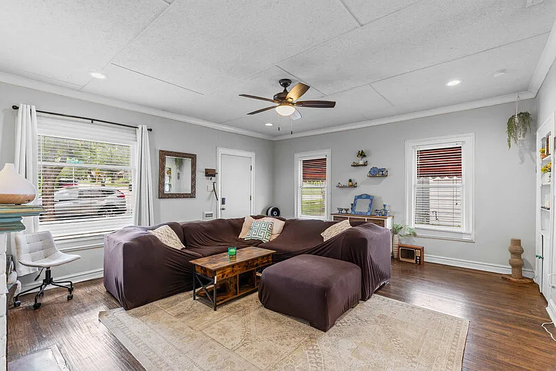 2 bed, 1.0 bath, 1500 sqft, $1,800 — Photo 4