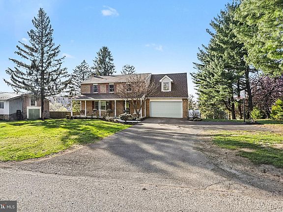 3rd image of 1065 Beaver Creek Rd