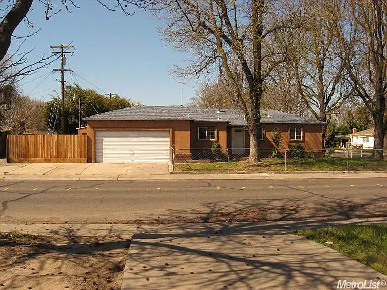 2209 Rivera Dr photo 1