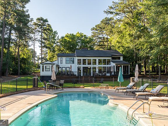 5th image of 183 Lakecrest Dr NE
