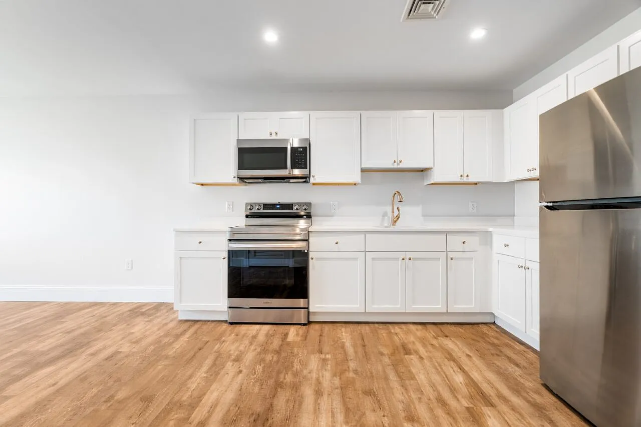 1 bed, 900 sqft, $2,300 — Photo 3