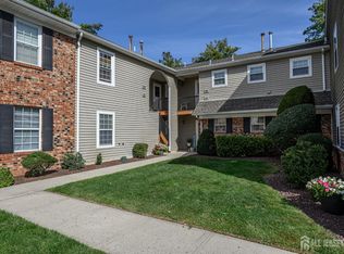 99 Neilly Ct, Old Bridge, NJ 08857