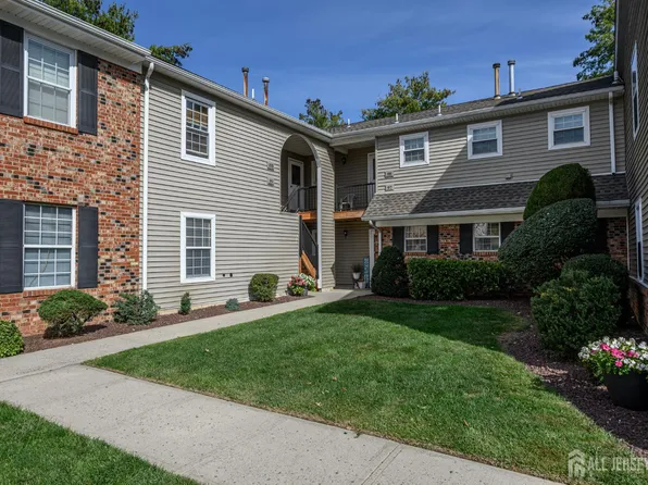 99 Neilly Ct, Old Bridge, NJ 08857