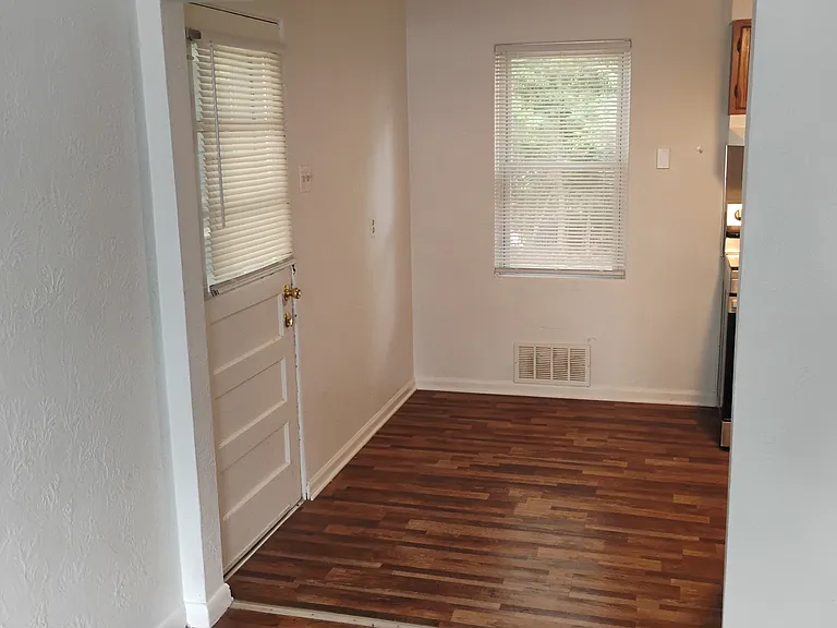 1523 Elfrink St — Photo 7
