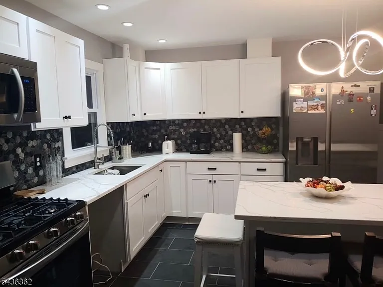129 Linden Ave — Photo 1