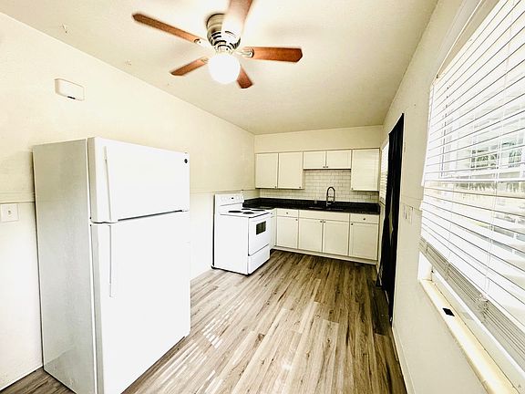 4th image of 1102 Sunset Point Rd #2