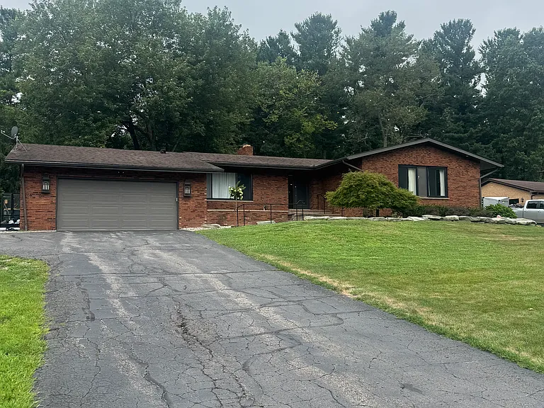 5730 Pineview Dr — Photo 2