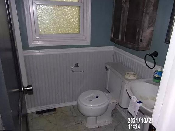 4th image of 1008 Hill St