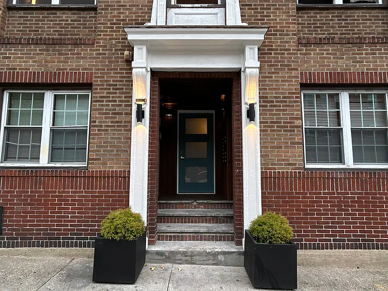 109 Montgomery St #2 — Photo 48