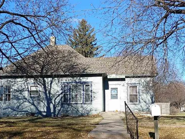 746 E 3rd St, Minden, NE 68959