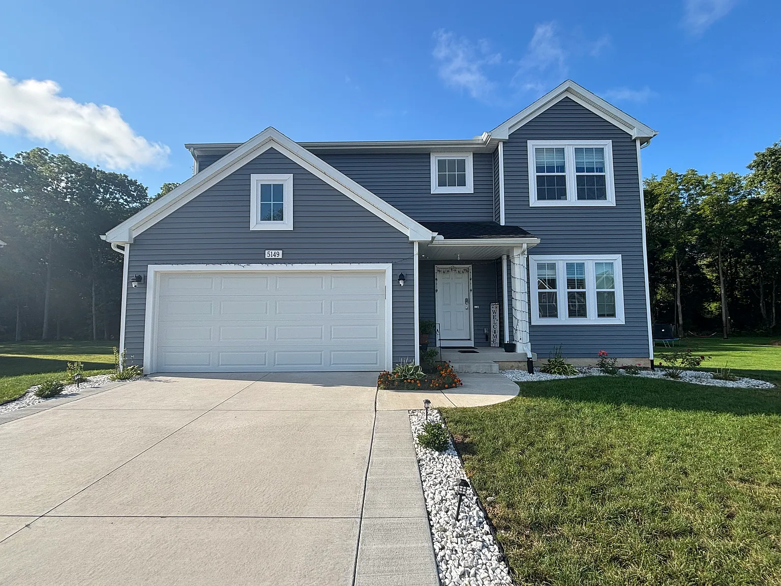 3 bed, 2.5 bath, 2390 sqft, $3,200 — Photo 2