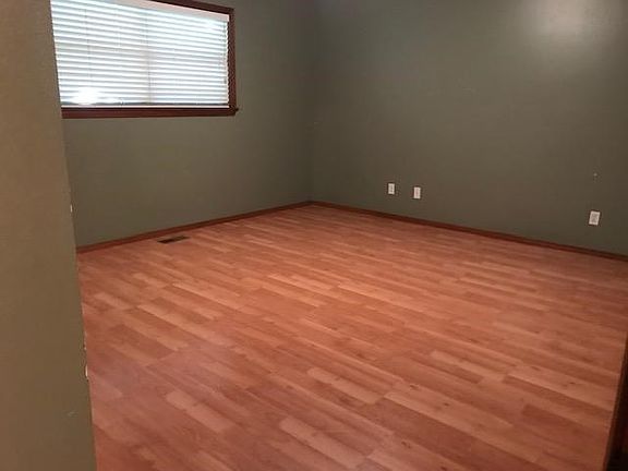 3rd image of 707 Woodland Dr