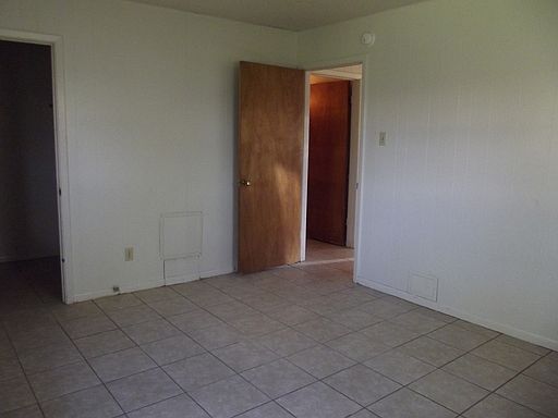 2nd image of 303 E Avenue A #A