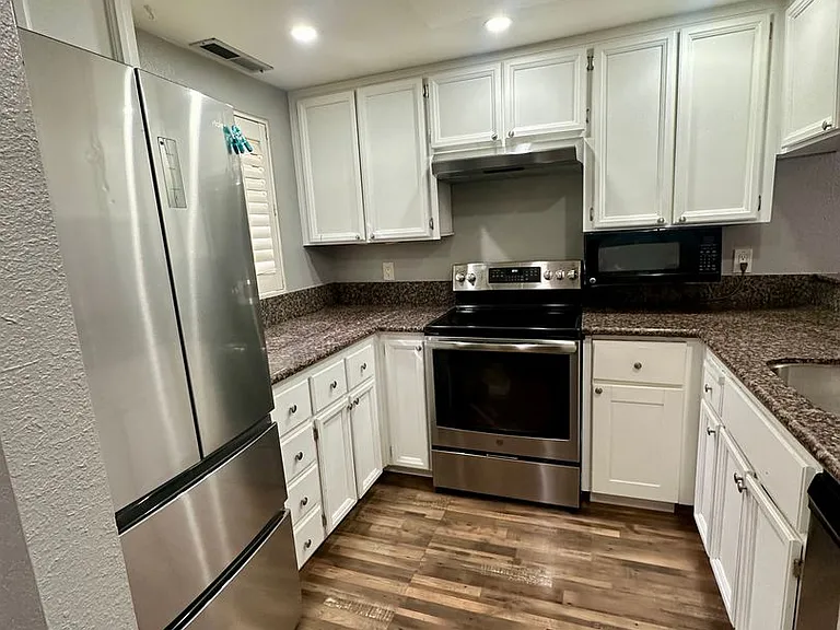 6226 Joaquin Murieta Ave #B — Photo 2