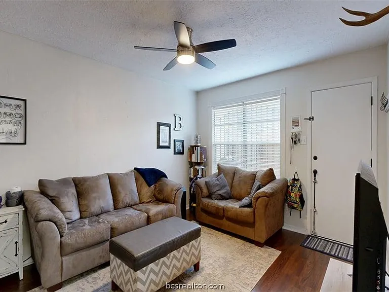 3808 Plainsman Ln — Photo 2