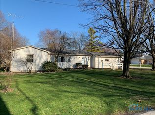 348 Wayne St, Luckey, OH 43443