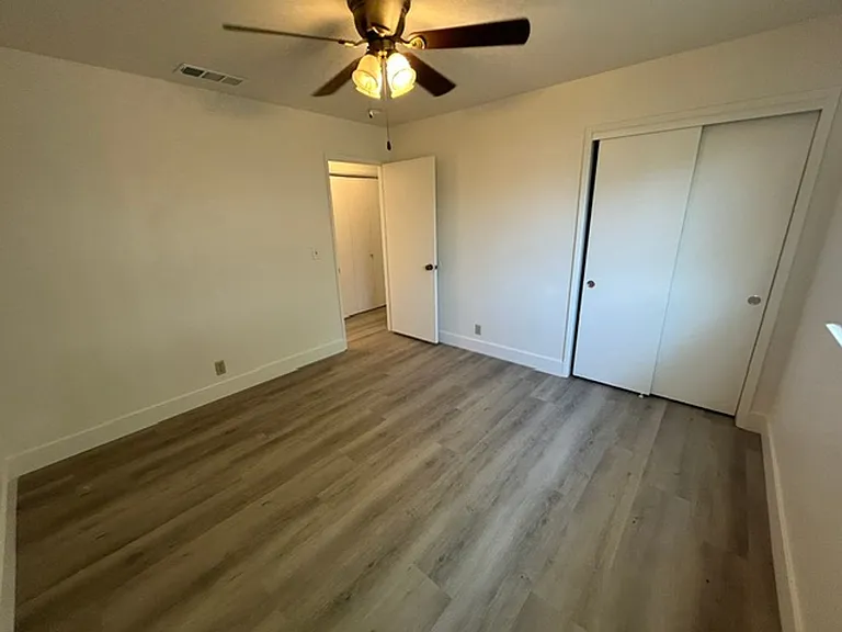 1136 W Damron Ave — Photo 14
