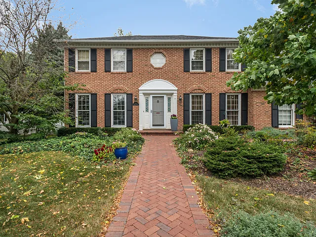 121 Northampton Dr photo 1