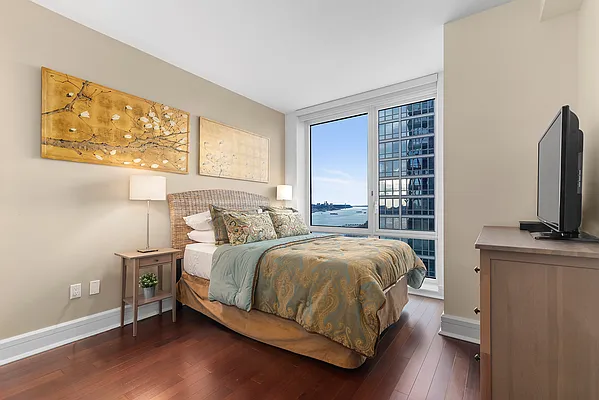 Rented by Compass | media 9