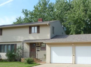 632 19th St, Windom, MN 56101