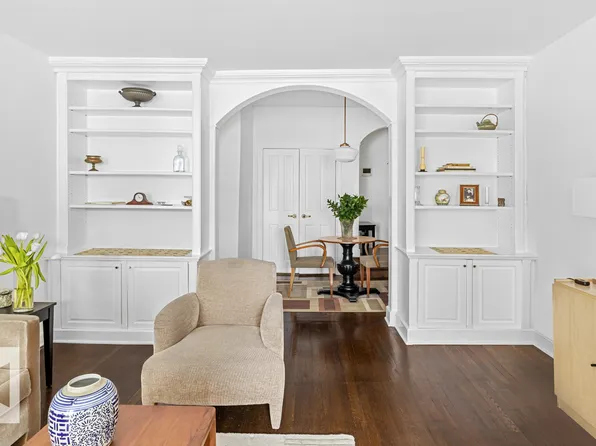 33 East 22nd Street 5D image 3 of 11