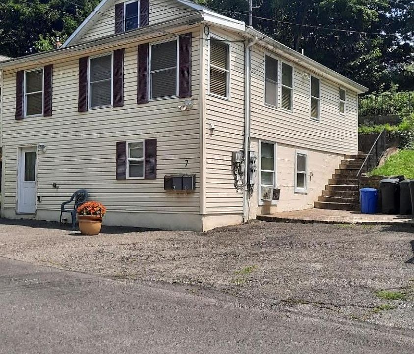 2nd image of 7 E Stuart St