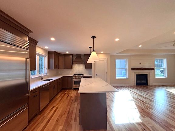 3rd image of 22 Edgewater Drive
