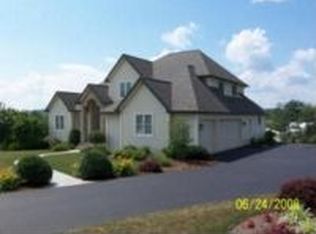 8 Blue Jay Dr, Bloomsburg, PA 17815