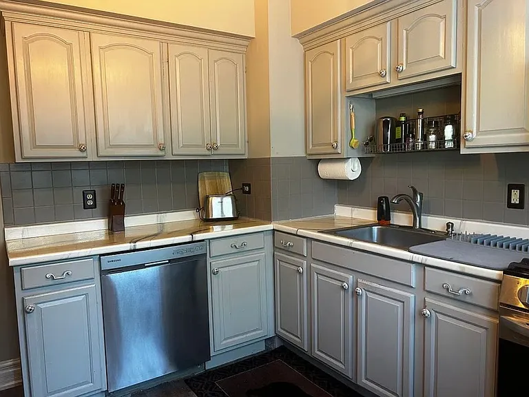 84 Manchester Pl #LOWER — Photo 10