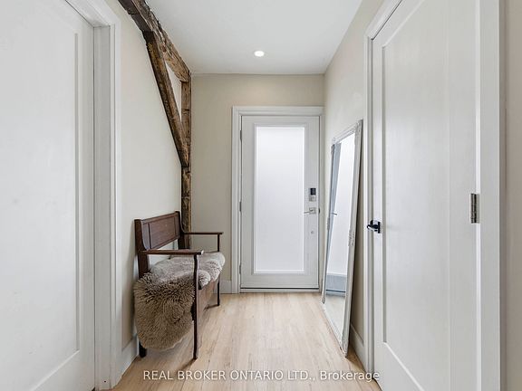 2nd image of 1043 Queens Bush Rd