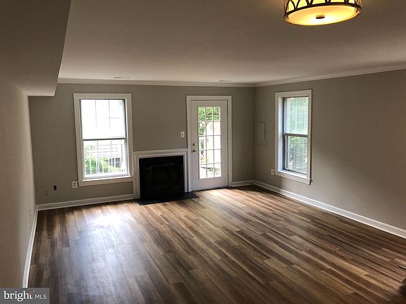 3rd image of 822 N Fayette St
