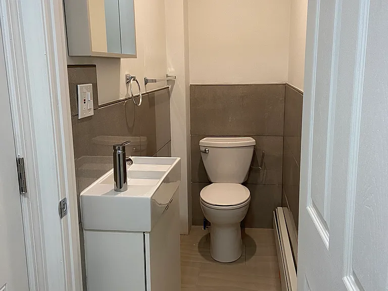 252 Windsor St #3A — Photo 8