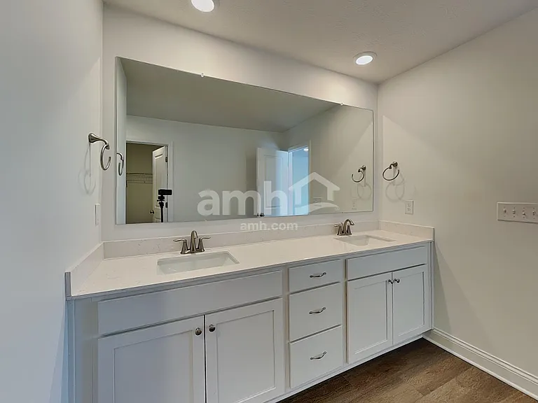 962 Heritage Blvd — Photo 11