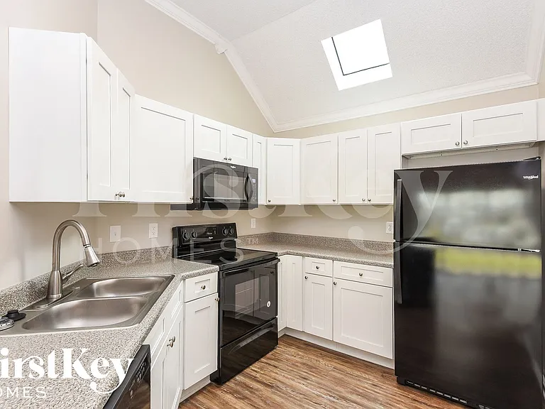 103 Lotus Ct — Photo 8