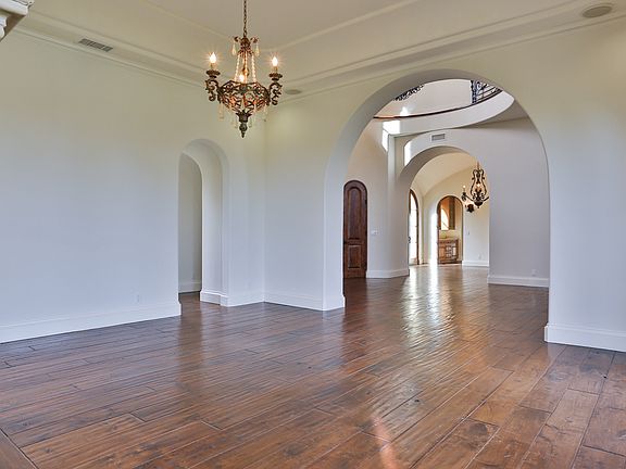 3rd image of 40110 Calle Bandido