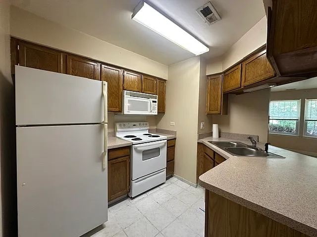 1403 E Wyndham Cir #106 — Photo 24