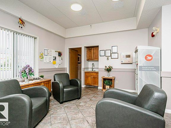 4th image of 4906 47th Ave #207