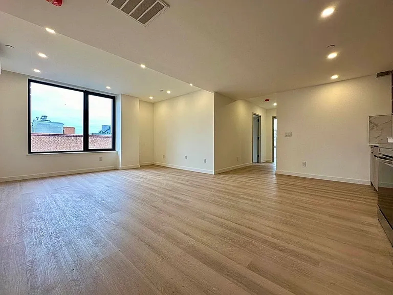 321 Franklin Ave #4C — Photo 3