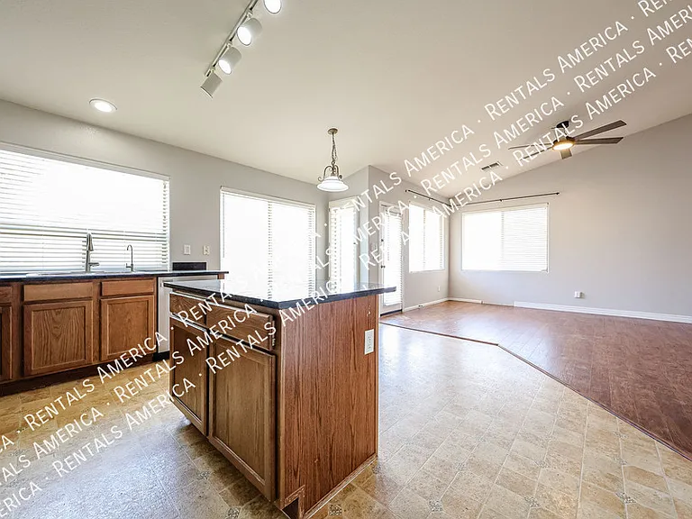51 W Hereford Dr — Photo 9