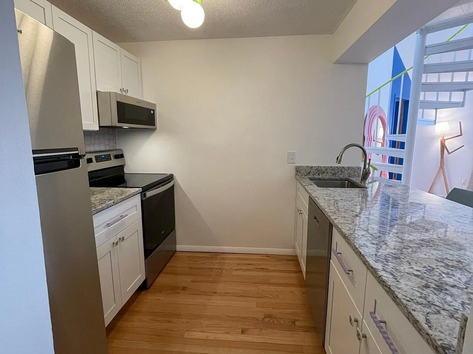 2 bed, 906 sqft, $3,200 — Photo 2
