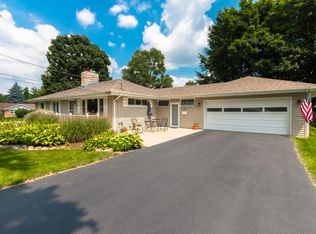 380 Republic Rd, Batavia, IL 60510