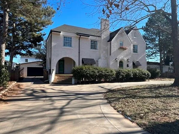 511 S 9th St, Clinton, OK 73601