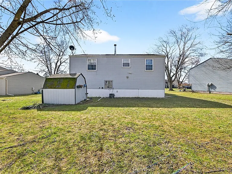 8237 Mantova Dr — Photo 36