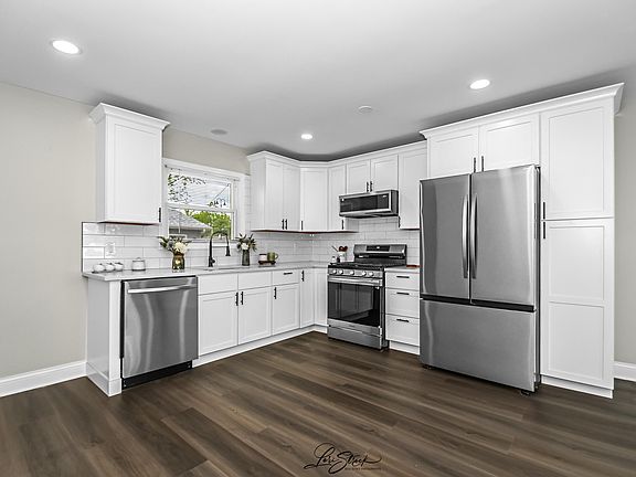 5th image of 999 E Joliet St #42