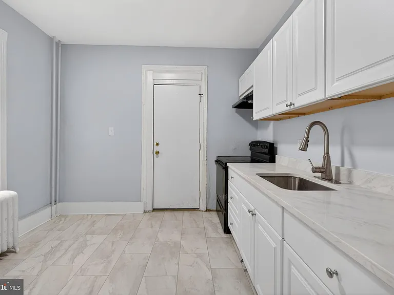 136 N Farson St — Photo 8