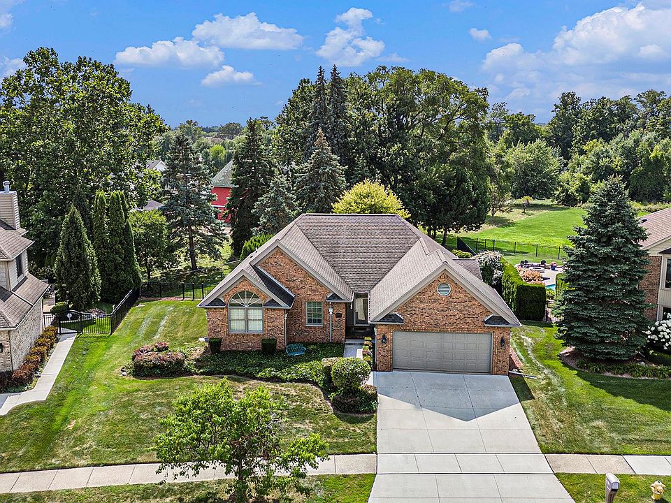 1st image of 43815 Columbia Dr